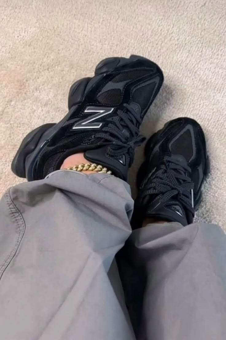 Black New Balance 9060