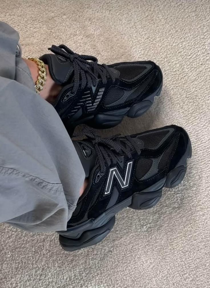 Black New Balance 9060