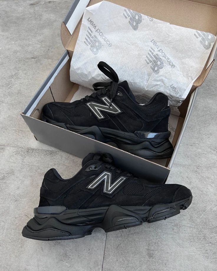 Black New Balance 9060